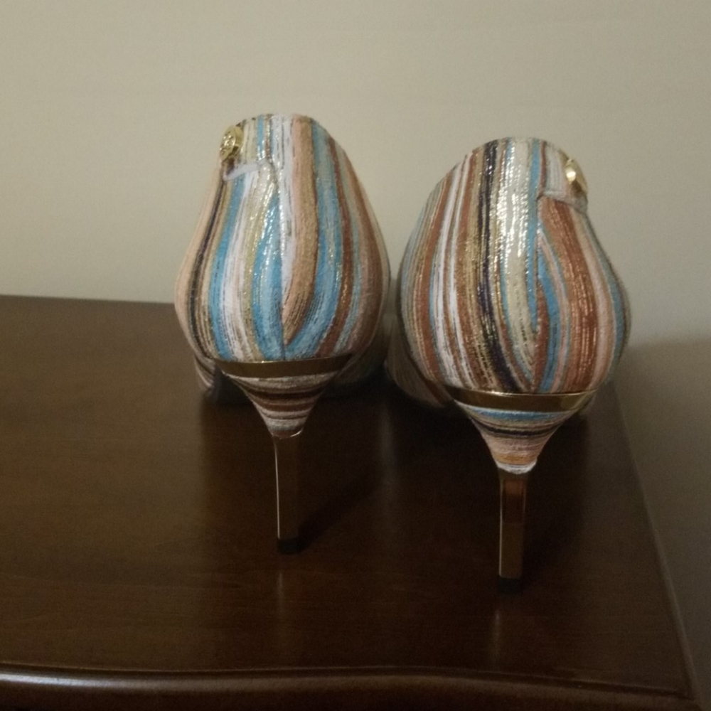 Pumps - Picture 3 of 3